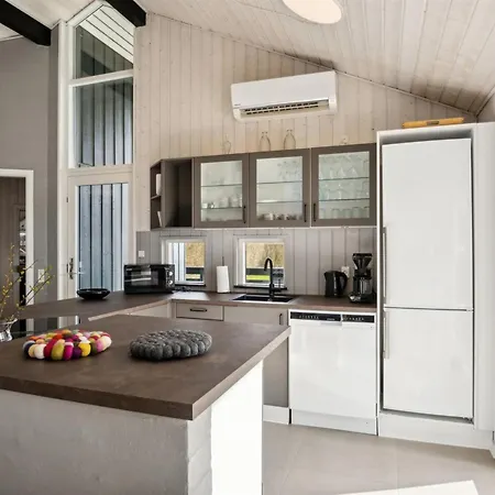 Sylvana - 400m From The Sea By Interhome